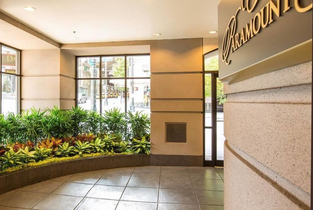 The Paramount 4*